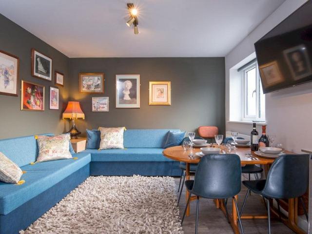 Apartment for rent in Plasnewydd, Falcon Lodge