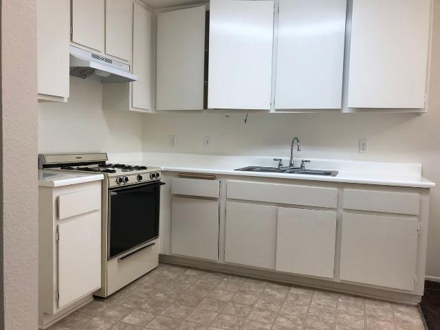 Apartment for rent in Long Beach, California