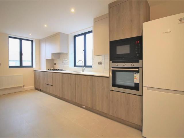 Studio for rent in London Borough of Hounslow, Heston