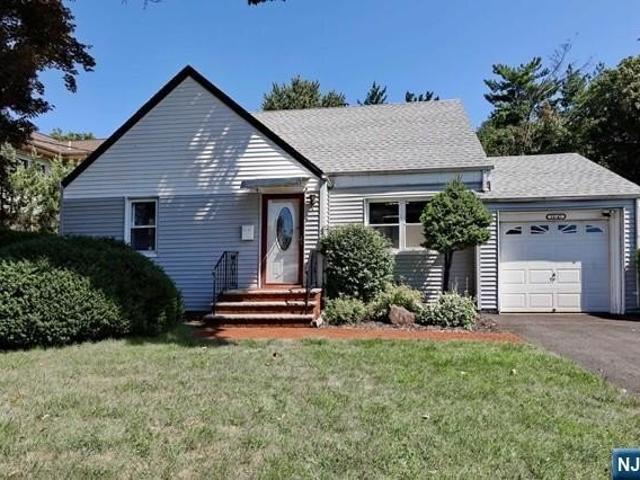 House for sale in Fair Lawn, New Jersey