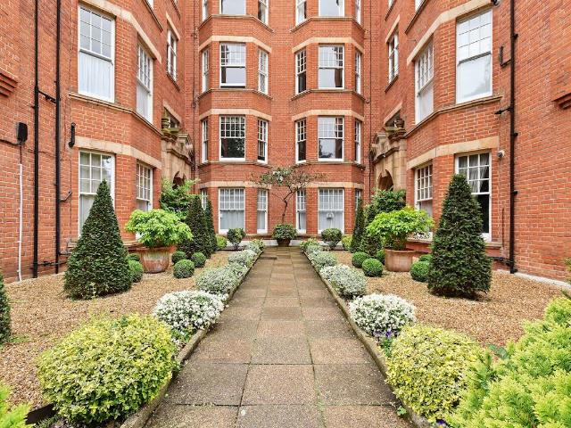 Apartment for rent in Mortlake, Greater London