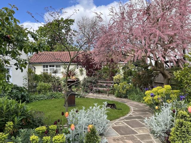Apartment for rent in Thames Ditton, Elmbridge