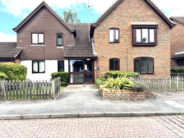 Apartment for rent in Pachesham Park, Surrey