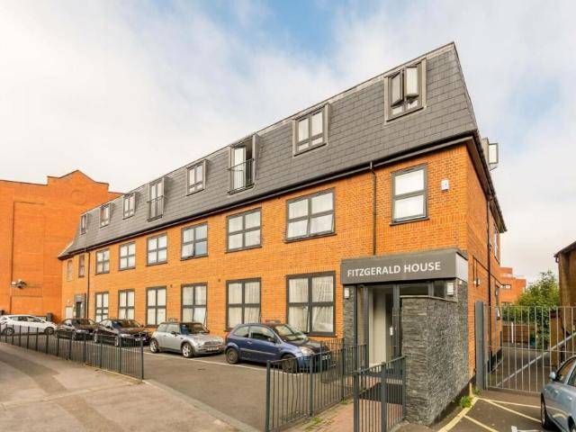 Apartment for rent in Greenhill, Greater London