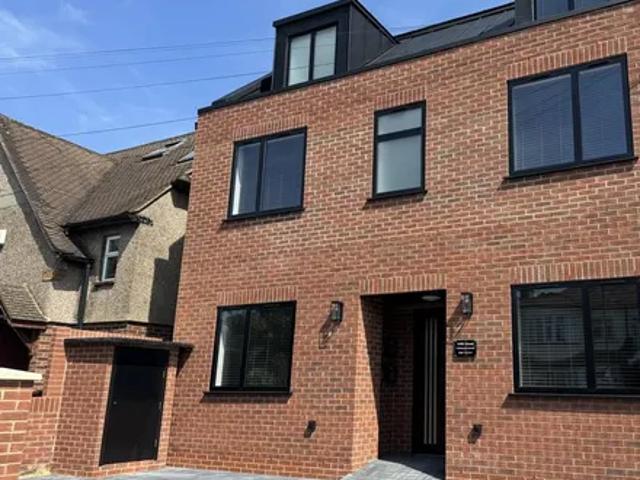 Apartment for rent in London Borough of Merton, Mitcham