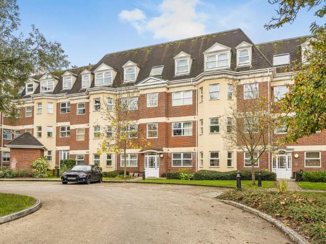 House for rent in Heol-las, Surrey