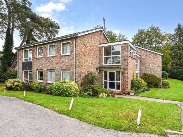 Apartment for rent in Littlecote, West Sussex