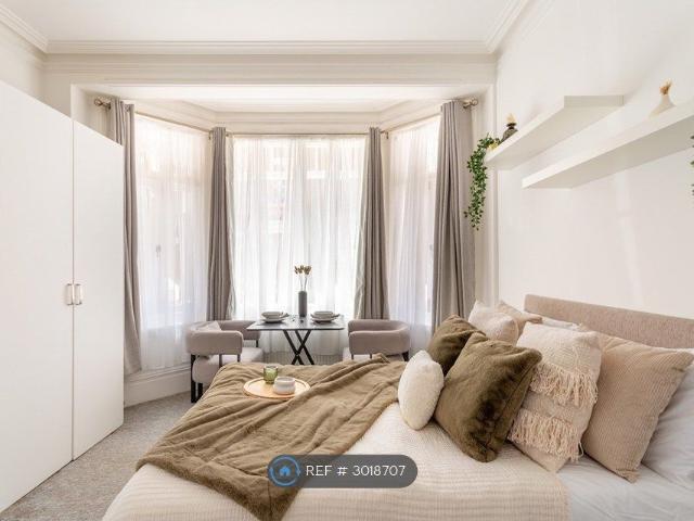 Studio for rent in Eastbourne, East Sussex