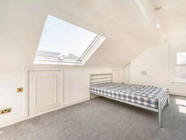 Apartment for rent in Clapham Park, Greater London