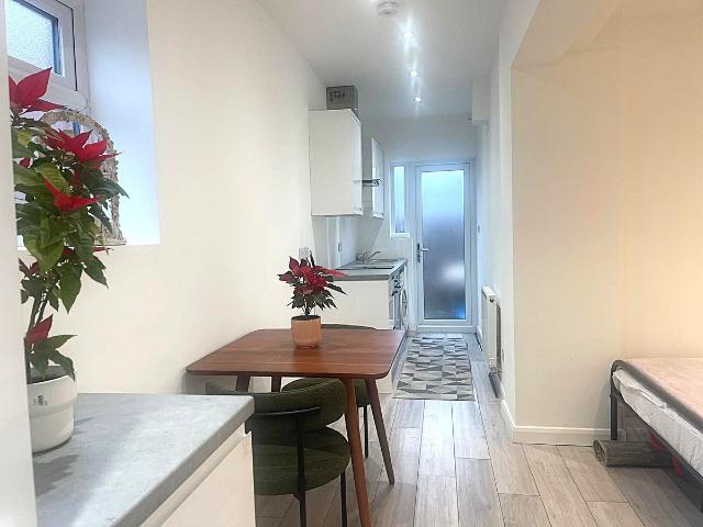 Studio for rent in Sudbury, Greater London
