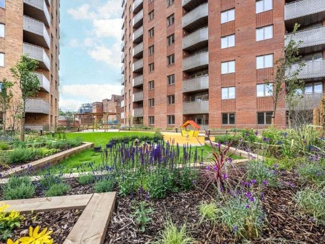 Apartment for rent in Lower Halliford, Surrey