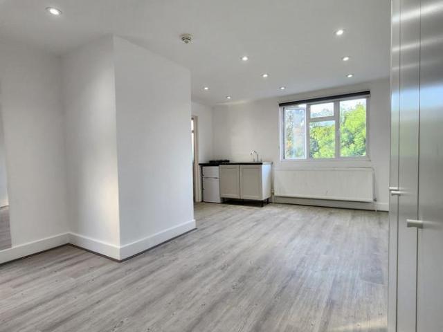 Apartment for rent in Preston, Greater London