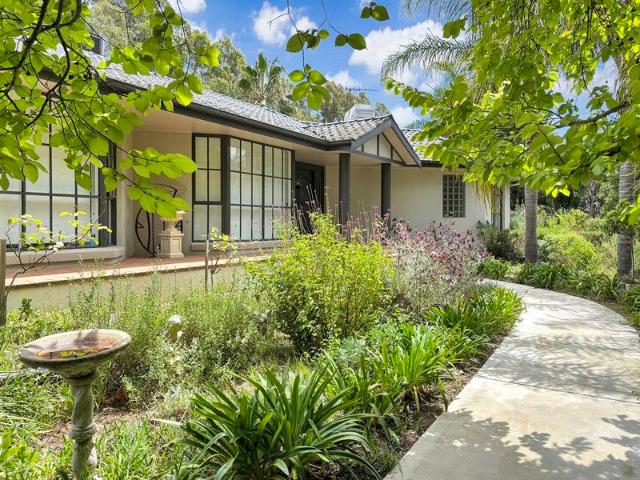 Cottage for sale in Kialla, Victoria