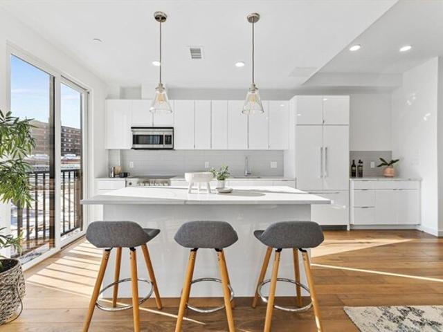 Condo for sale in Cambridge