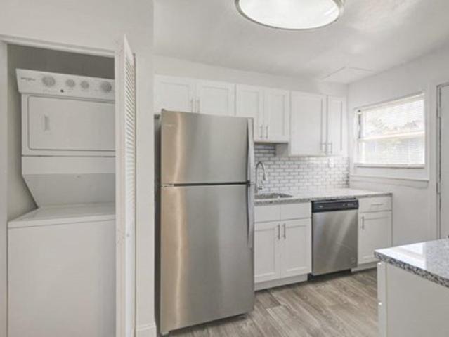 Townhouse for rent in Elmwood Park