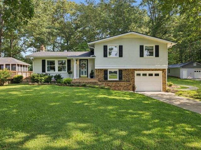 House for sale in Fairview