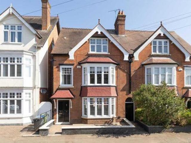 House for sale in New Bilton