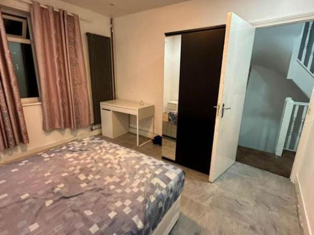 Room for rent in Loxford, Greater London