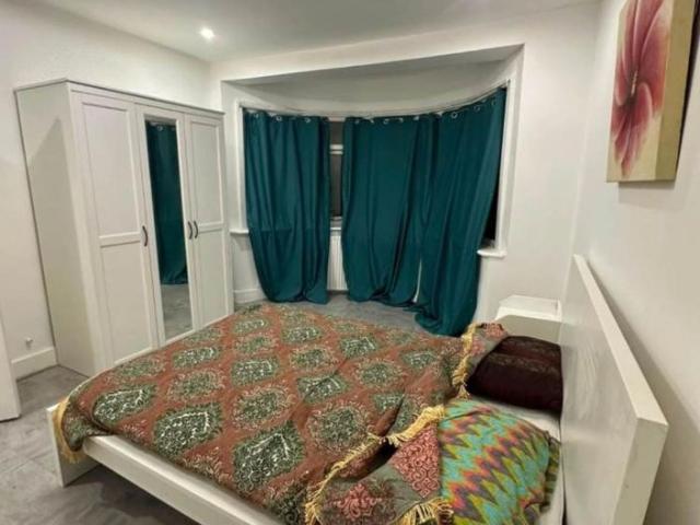 Room for rent in Loxford, Greater London