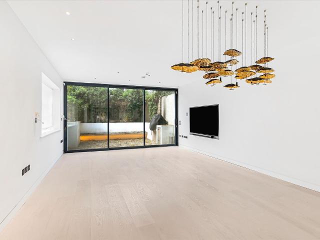 House for rent in Belsize Park, Cat Hill