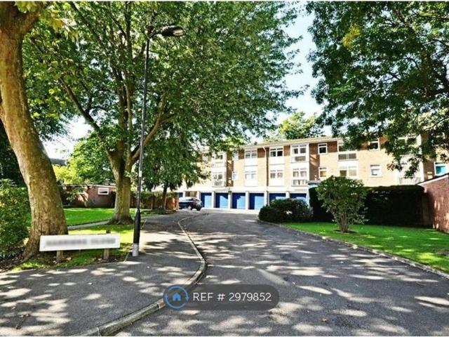 House for rent in London Borough of Ealing, Greater London