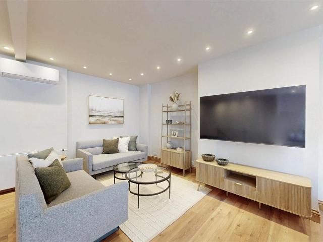 Apartment for rent in South Kensington, Greater London