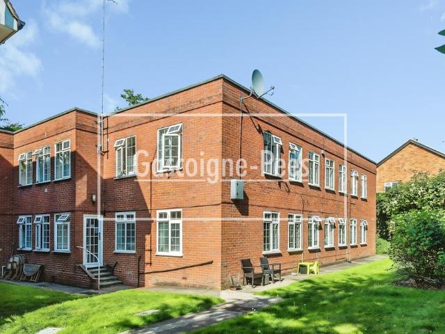 Apartment for rent in Leatherhead, Mole Valley