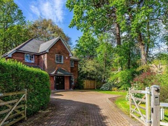 House for sale in Fleet, Hart