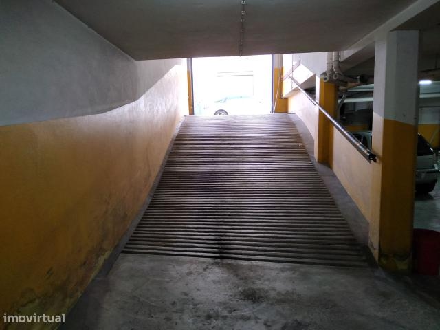 Garagem alugar em Porto, Leixões