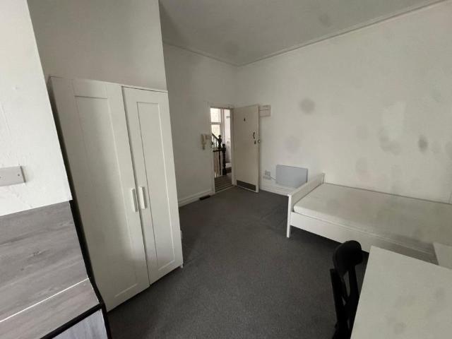 House for rent in London Borough of Ealing, Park Royal
