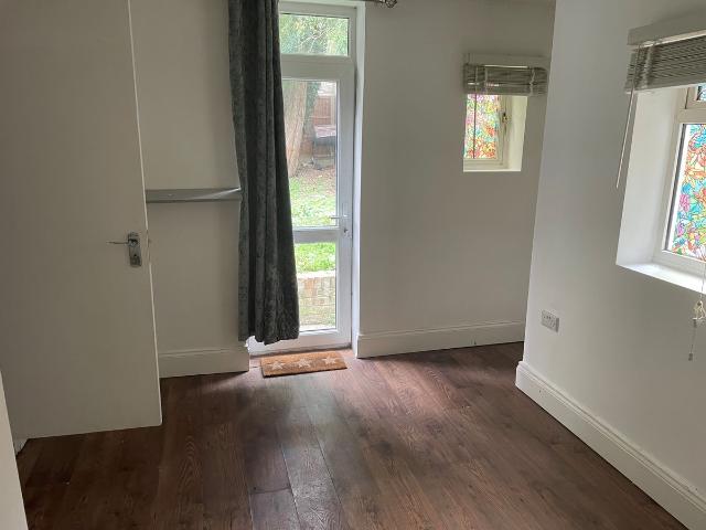 Studio for rent in London Borough of Ealing, Park Royal