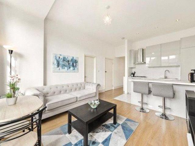 House for rent in London Borough of Ealing, Park Royal