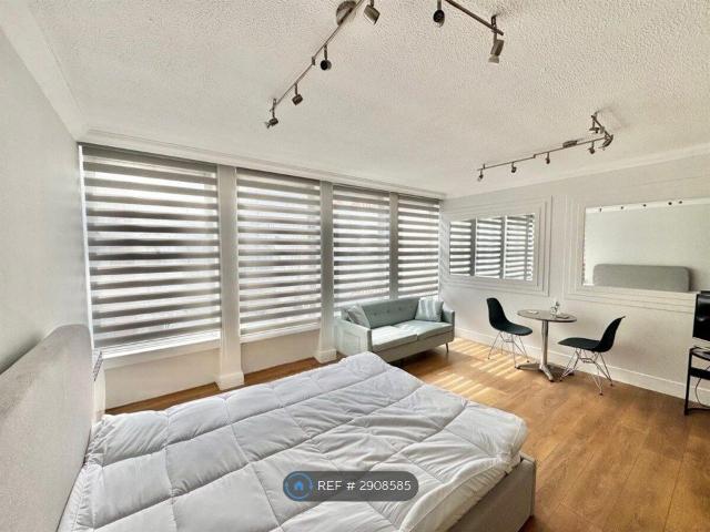 Studio for rent in Westminster, Victoria