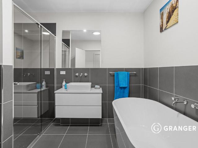 Townhouse for sale in Rosebud, Melbourne