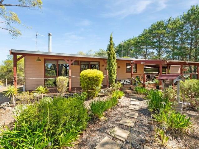 Cottage for sale in Heathcote, Victoria