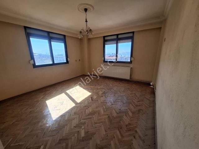 Bayrakli, İzmir içerisinde kiralık mülk