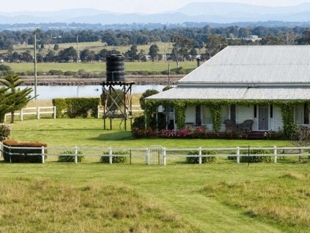 Cottage for sale in Nicholson, Victoria