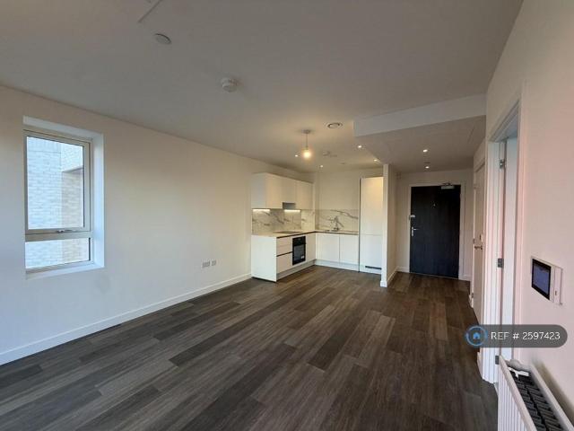 Apartment for rent in London Borough of Ealing, Park Royal