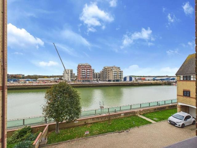 Apartment for rent in Shoreham Beach, Adur