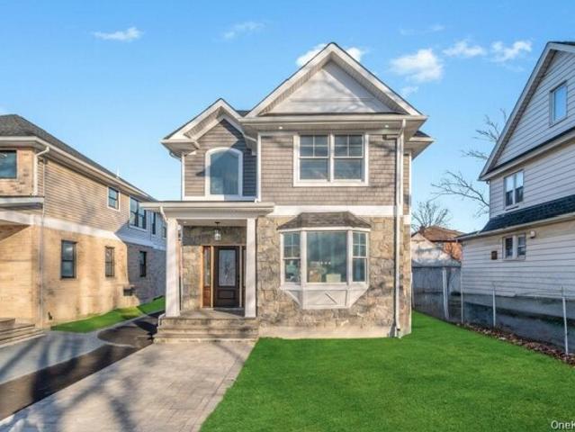 House for sale in Queens, Nassau