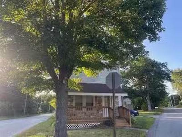 House for sale in Harrisville