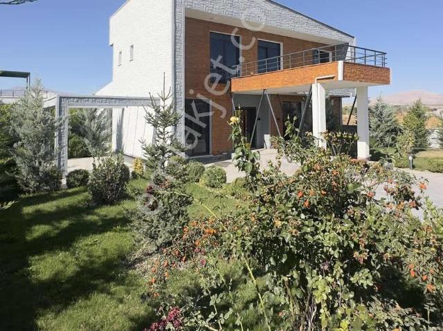 Niğde içerisinde satılık Villa