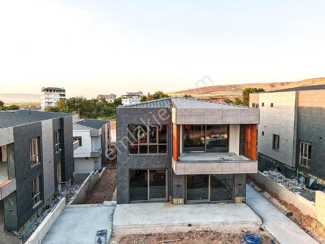 Gültepe Mahallesi, Batman Merkez içerisinde satılık Villa