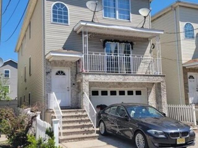 House for sale in Elizabeth, New Jersey