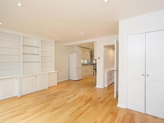 House for rent in London Borough of Merton, Raynes Park