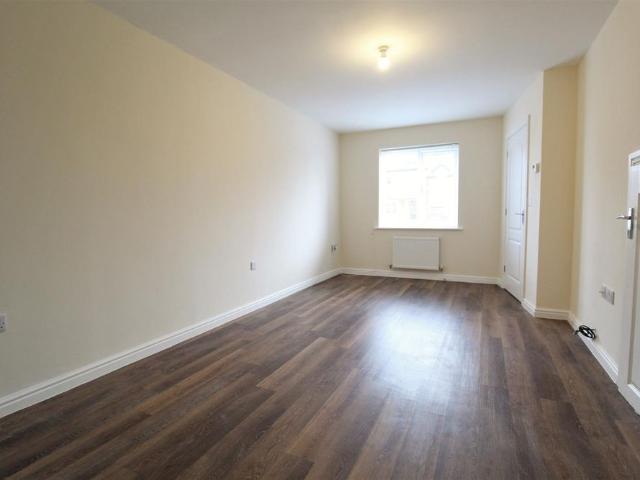 House for rent in Whitnash, Green Close