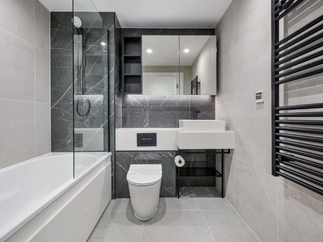 Apartment for rent in Brownswood Park, Stoke Newington