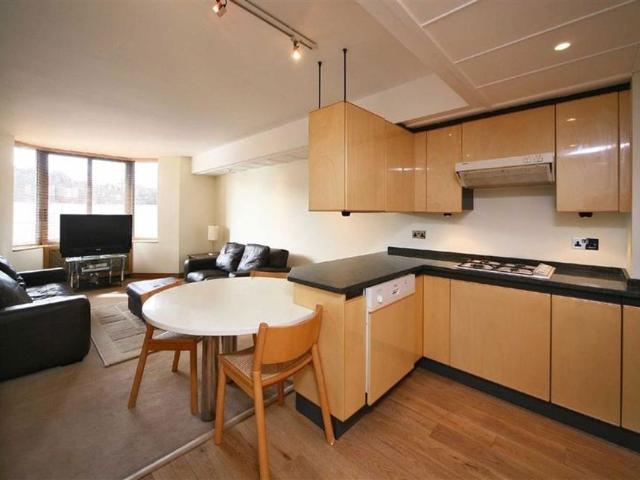 Apartment for rent in Brompton, Greater London