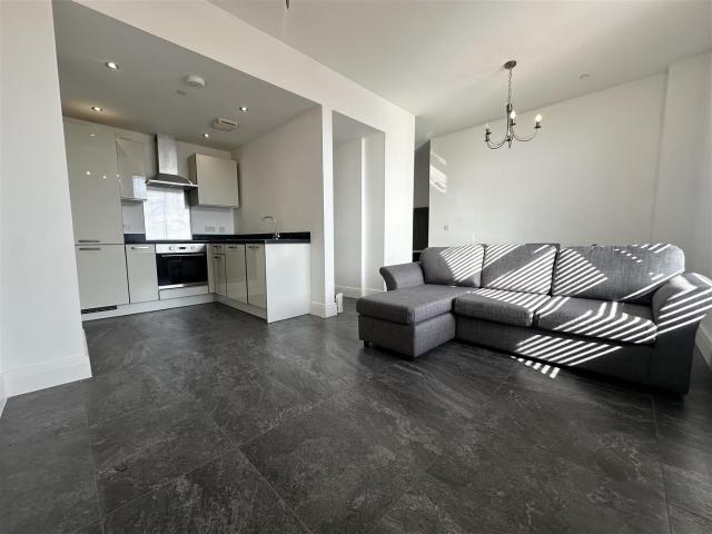 Studio for rent in Tiger Bay, Cardiff
