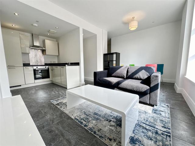 Apartment for rent in Cardiff Bay, Falcon Lodge